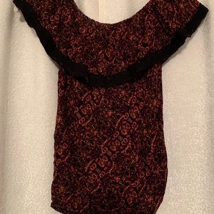 Off the shoulder blouse 🌸